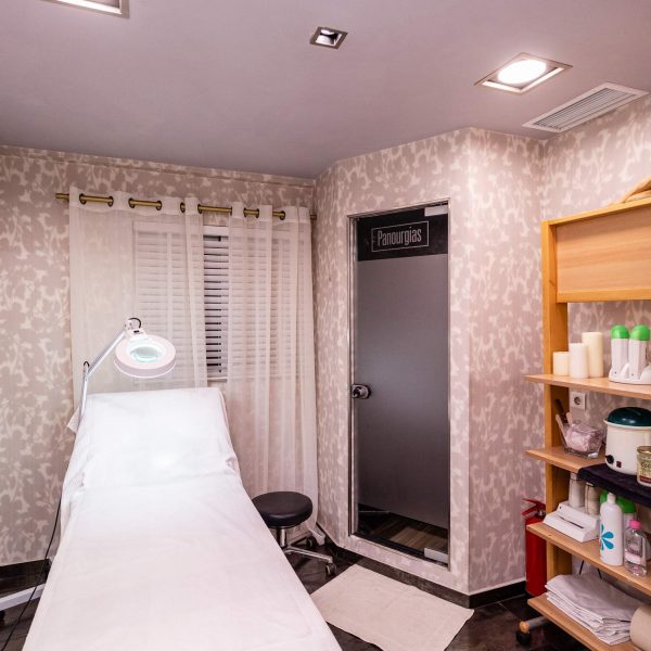 Xoros-Apotrixosis_Panourgias-Selfcare-600x600 Κομμωτήρια Panourgias SelfCare